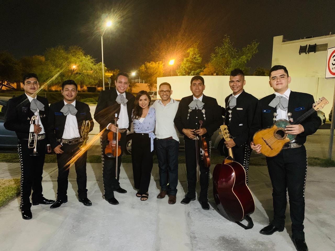 Guitarrón de mariachi tradicional